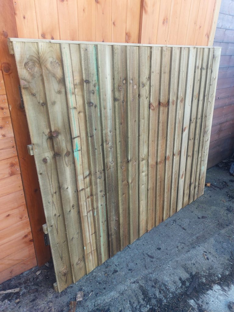 FEATHER EDGE FENCING