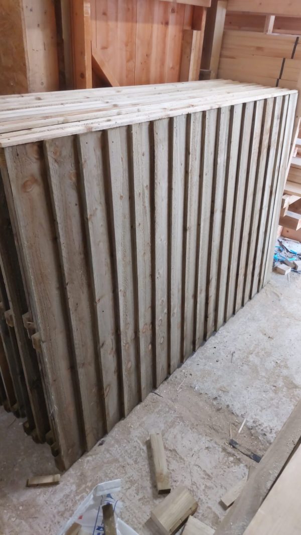 Heavy Duty Tanalised Vertical Feather Edge Panels